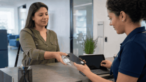 Devolução segura de smartphone corporativo alugado